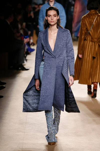 Look 43